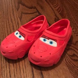 Lighting Mqueen crocs, little boys 9/10